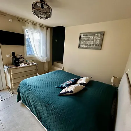 Le Clos Mirondin 住宿加早餐酒店 *