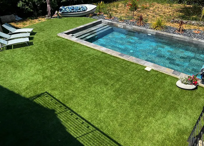 Frühstückspension Le Clos Mirondin 3*
